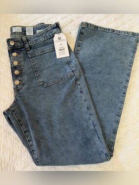 Time and Tru Light Blue Denim Jeans with Contrast Stitching